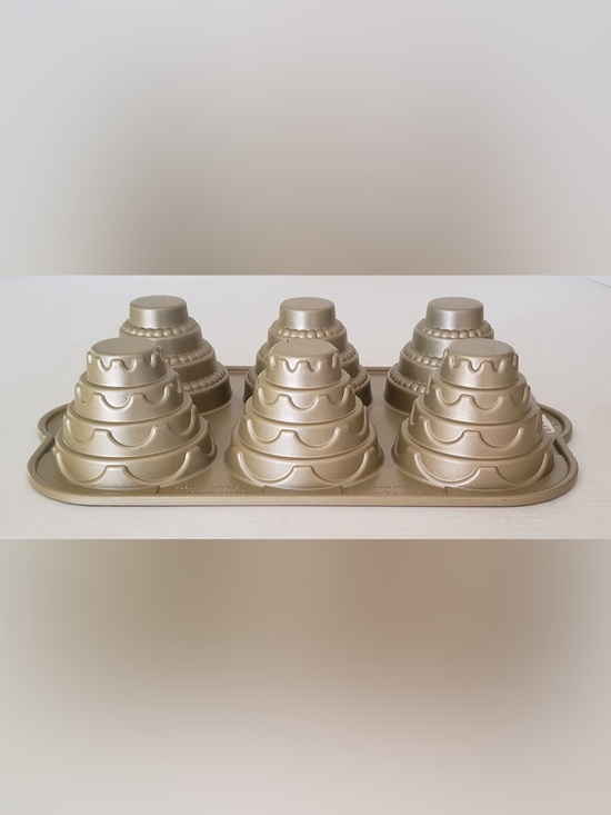 Nordic Ware Other - Nordic Ware Mini tiered cakelet pan